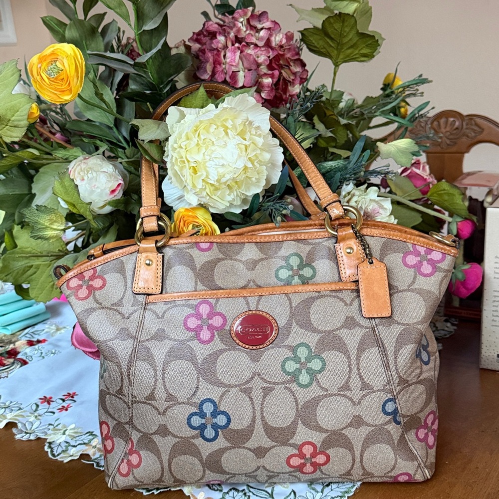 💐 Coach Vintage Floral Signature Canvas Shoulder Bag - Brown and Pink💐
